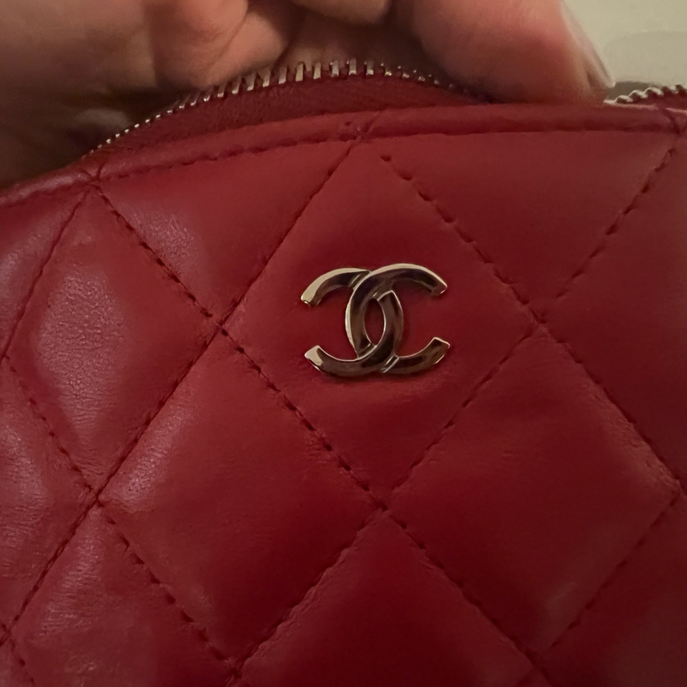 Chanel lambskin clutch with charms - Picture 6 of 7